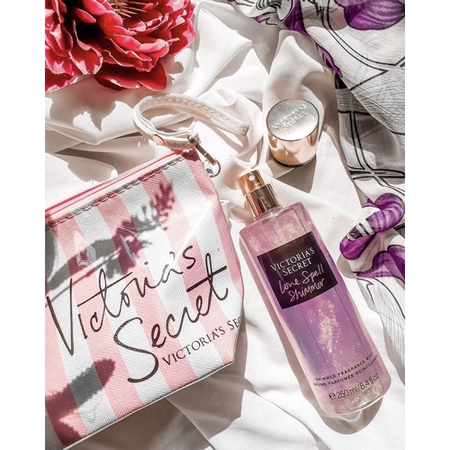 Xịt thơm toàn thân có nhũ Victoria Secret Love Spell - body mist