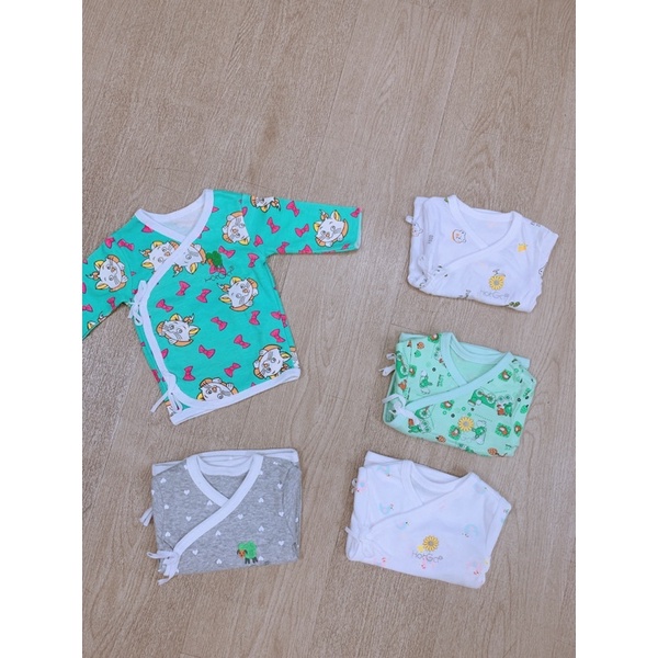 ÁO CỘT DÂY HỘT GÀ TAY DÀI CHO BÉ SƠ SINH