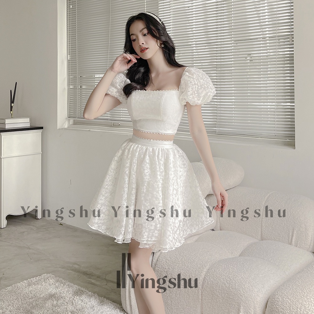 Set áo croptop cúp ngực tay phồng mix cùng chân váy ngắn dáng xòe