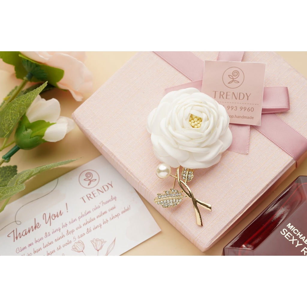 Hoa cài áo - hoa trà cài áo cành đá trai cao cấp màu vàng - Hoa vải cài áo handmade