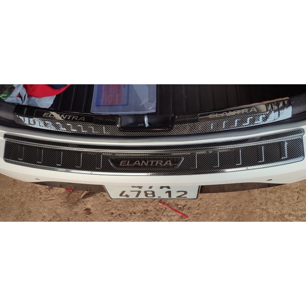 Chống trầy cốp trong, ngoài carbon xe Huyndai Elantra 2019 2020 2021 vân cacbon cao cấp