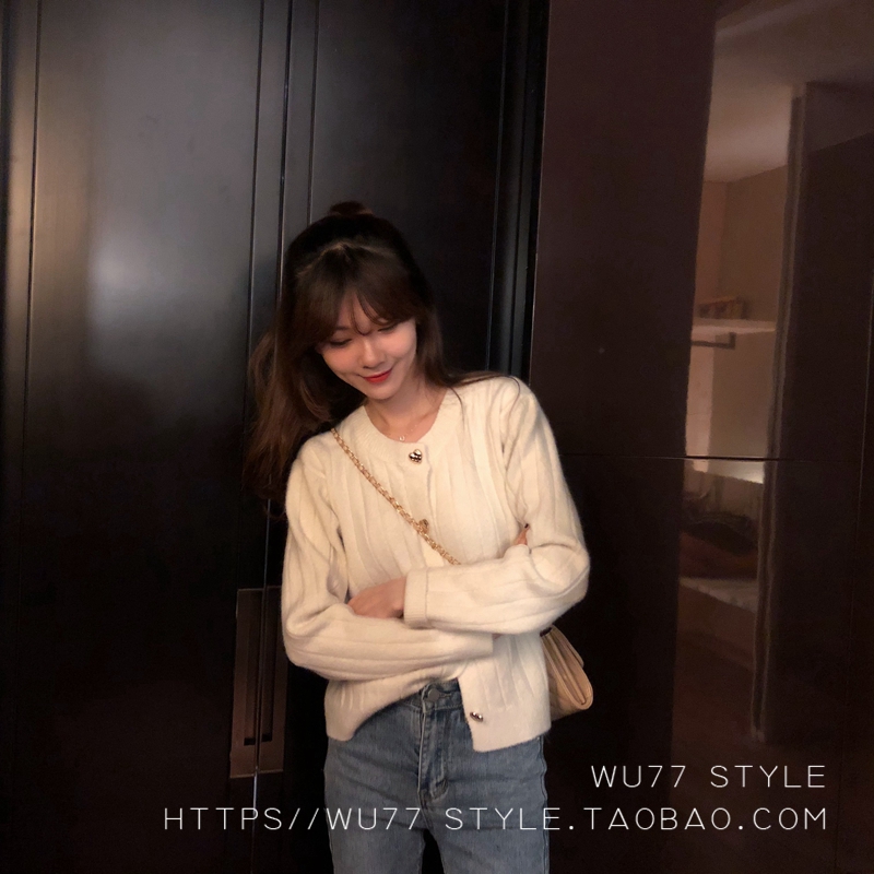 Áo khoác cardigan dáng ngắn phối nút hình trái tim ngọt ngào | BigBuy360 - bigbuy360.vn