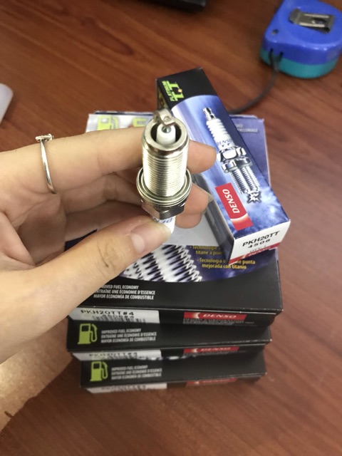 Bugi Denso Platium PKH20TT cho xe Innova, Fortuner...