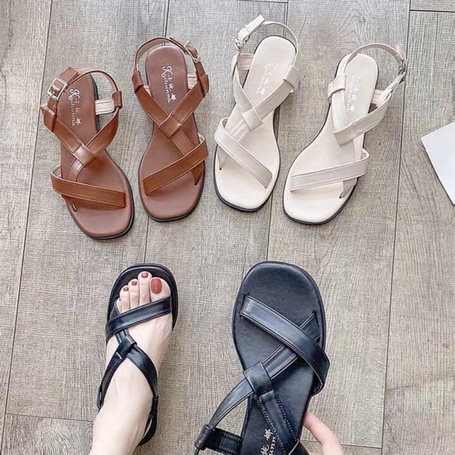 Sandal nữ.