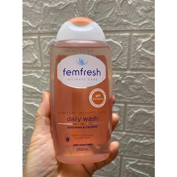 Dung Dịch Vệ Sinh Phụ Nữ Cho Vùng Kín Sạch, Thơm, Tươi Mới Suốt Ngày Dài Femfresh Daily Intimate Wash 150ml