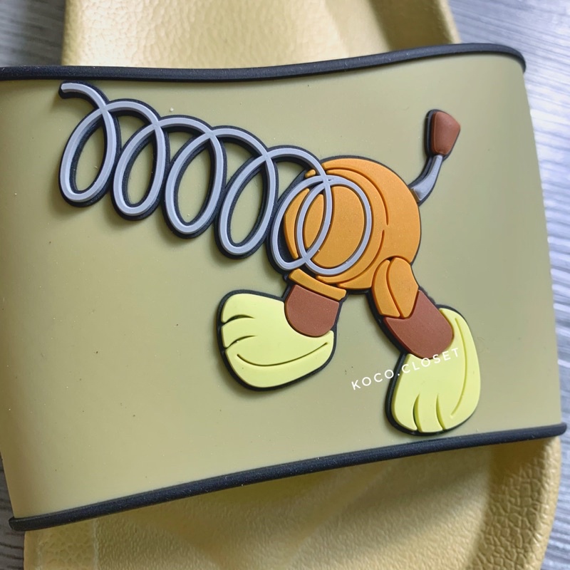 Dép Spao Toy Story Slinky Dog Màu Beige Chính Hãng