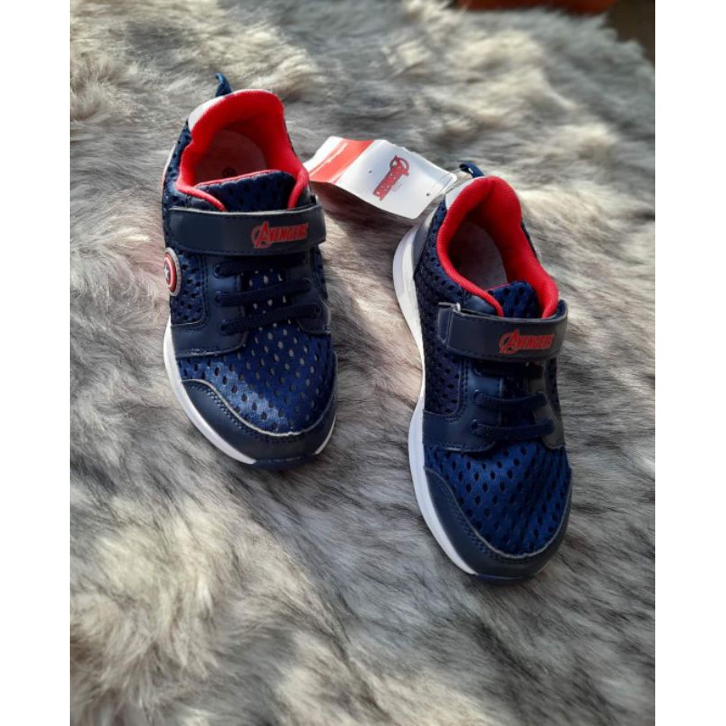 Giày xuất cho bé