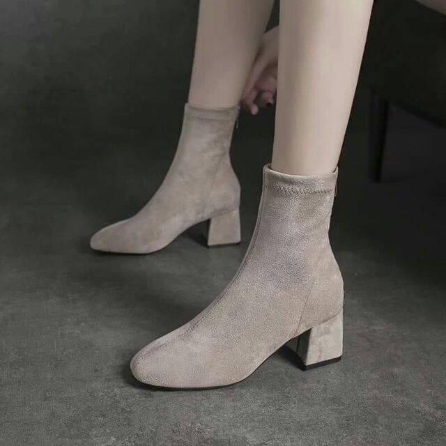 ❤️❤️❤️Hãng SALE RẺ QUÁ ‼️‼️‼️Boot nữ thời trang dáng ôm chân cực sang chảnh, cao 6cm không lo dốc chân đau chân đâu nhé.