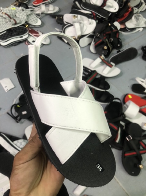 Sandal đồng nai dép sandal nữ ( đế đen quai hậu trắng ) size có từ 34 nữ đến 42 nữ đế và quai có đủ màu ib chọn thêm