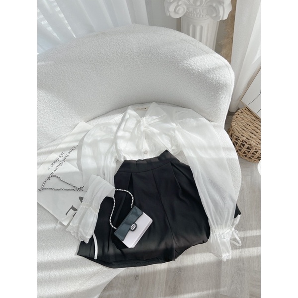 SET ÁO CROPTOP TRẮNG THẮT NƠ NGỰC + QUẦN SHORT ĐEN XẾP LY