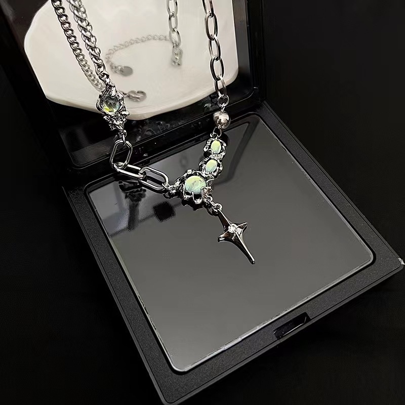 Vòng cổ Mặt Hình Thánh Giá Đính Đá Sang Trọng