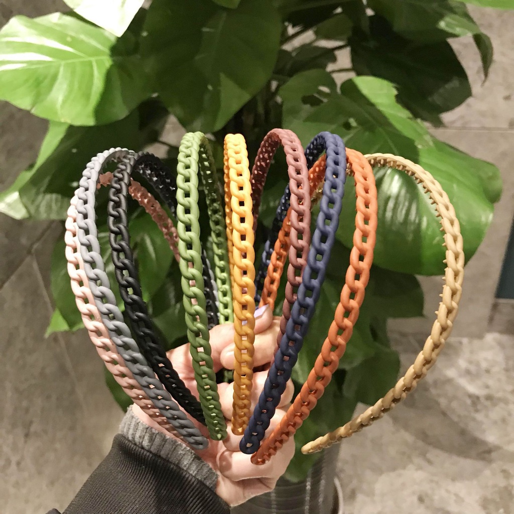 Bờm tóc xoắn, băng đô cài tóc, bờm xếp mắt xích phong cách thời trang cho nữ