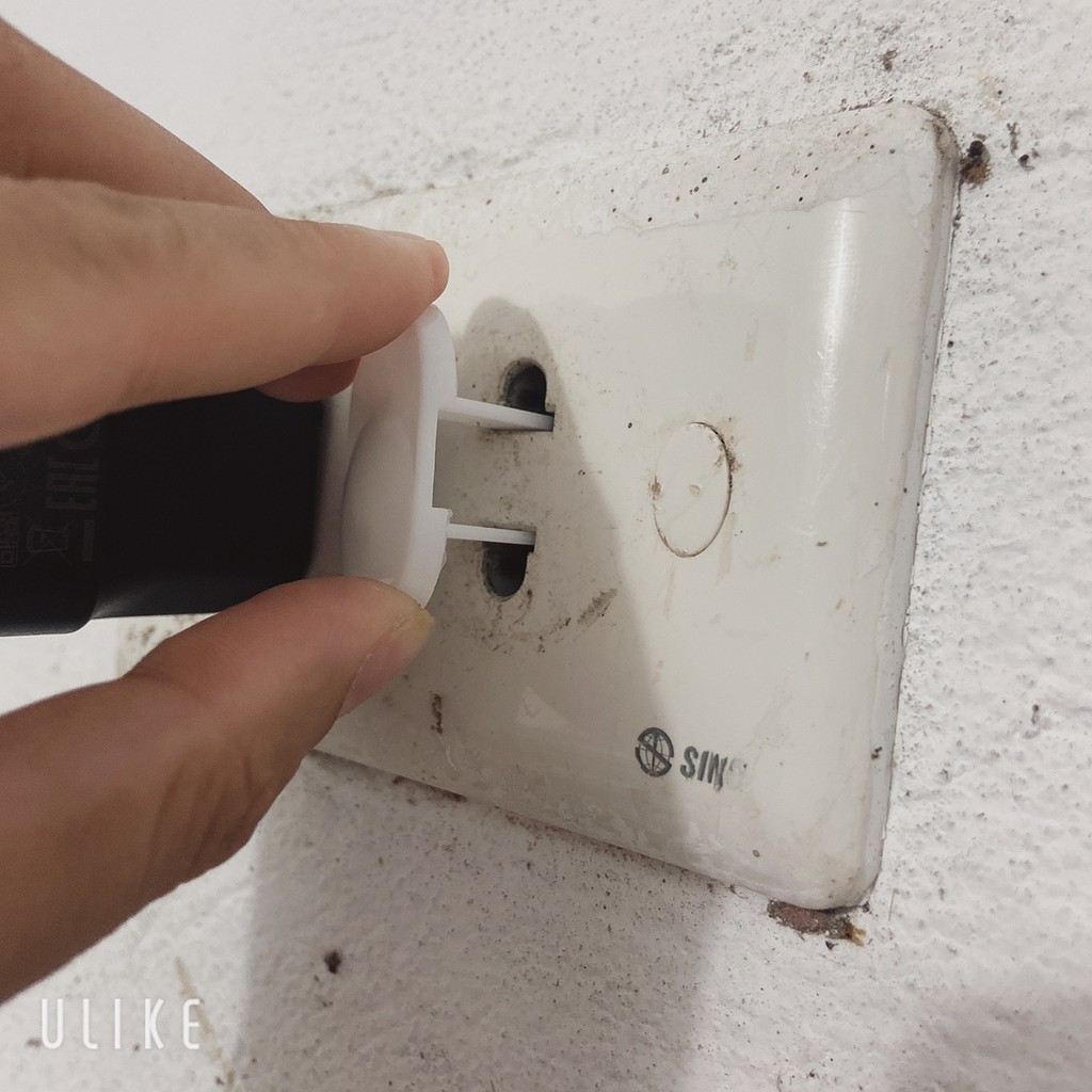 Nút bịt ổ điện 2 chân an toàn cho bé - Tấm nhựa chắn ổ điện cách điện