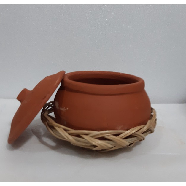 Niêu cơm nhỏ đất nung bụng 12 cm và rế tre