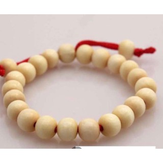 Vòng dâu tằm trừ tà cho bé