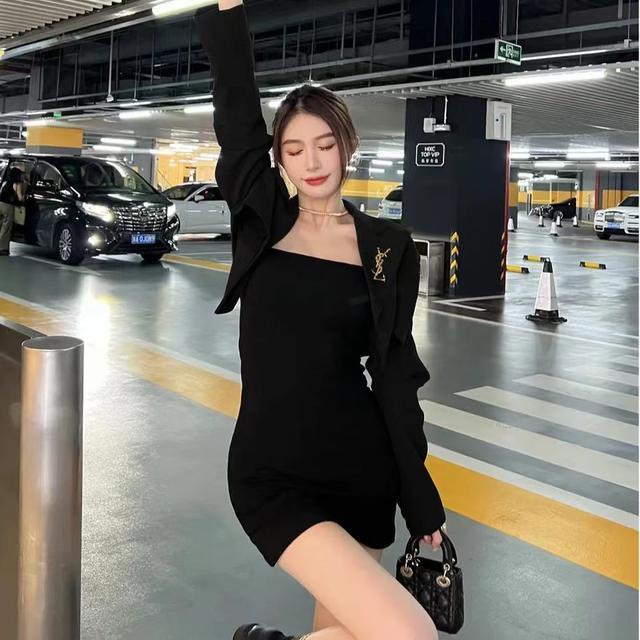 Áo Khoác Ngắn Spice Girl Cổ Điển Đầm Hai Dây Mỏng