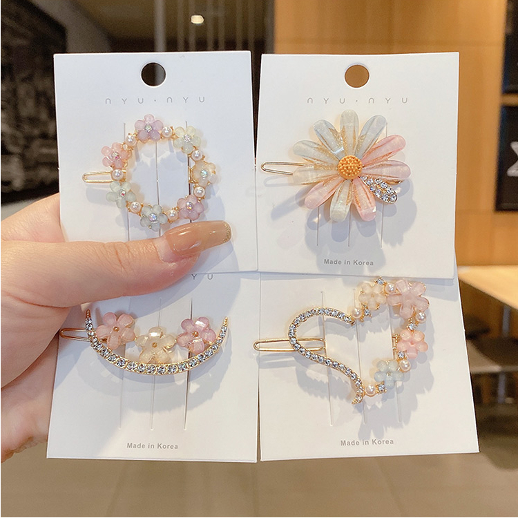 Kẹp tóc hình hoa cúc đính đá xinh xắn cho nữ