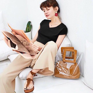 Áo phông trơn AHMI cộc tay nữ cổ tim in
