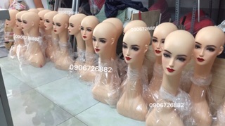 Đầu manocanh đeo kính