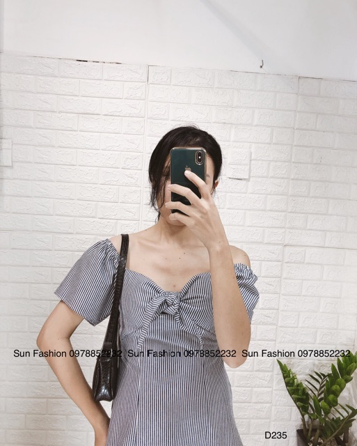 Đầm sọc xanh ngắn tay cột nơ trước ngực