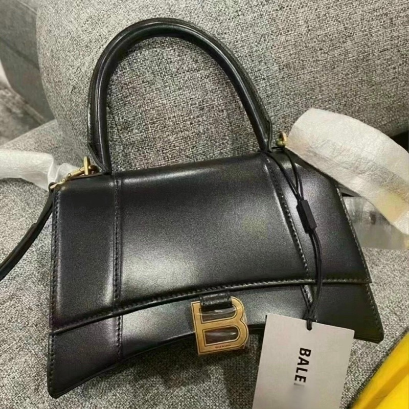 Túi xách nữ, túi chữ B quai xách size 19 cm hàng QCCC fullbox nguyên seal (ảnh thật đầu tiên)