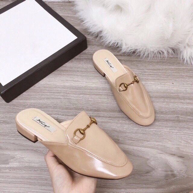 Giày sục da bóng kem, nude khuy ngang