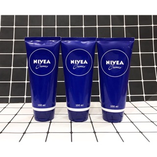 Kem dưỡng ẩm nivea creme.
