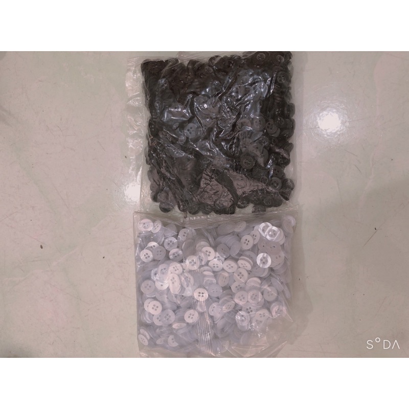 Nút sơ mi trắng đen .Gói 50 ,100 nut
