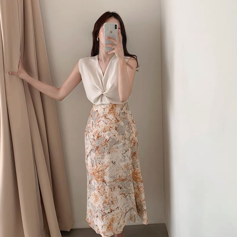 Váy dài Hàn Quốc xẻ hông họa tiết sơn dầu | BigBuy360 - bigbuy360.vn