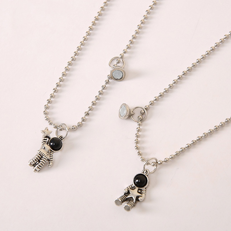 Vòng cổ cặp mặt hình phi hành gia thời trang