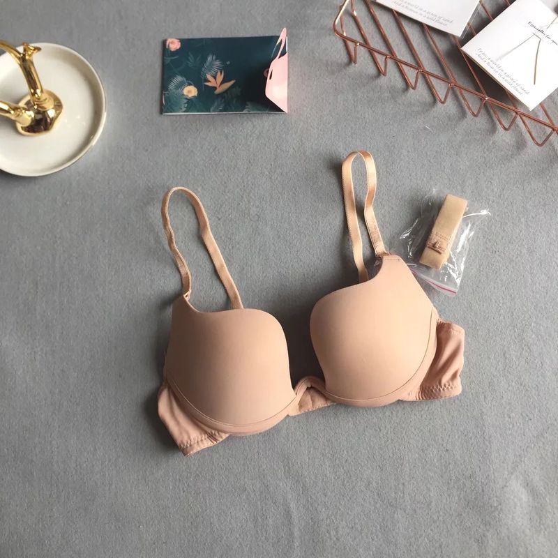 ÁO LÓT NỮ CÓ GỌNG ĐỊNH HÌNH mặc cùng váy khoét sâu ngực sexy | BigBuy360 - bigbuy360.vn