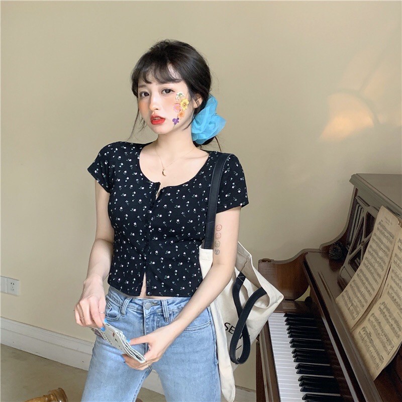 [Mã FAMAYWA giảm 10K đơn 50K] Áo dáng ngắn croptop hoạ tiết hoa nhí ( ảnh thật ) | BigBuy360 - bigbuy360.vn