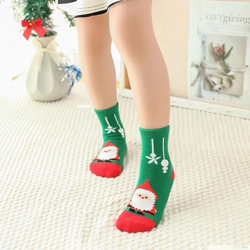 Set 5 đôi vớ họa tiết hoạt hình giáng sinh dễ thương cho bé