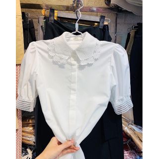 Áo sơ mi cổ ren tay