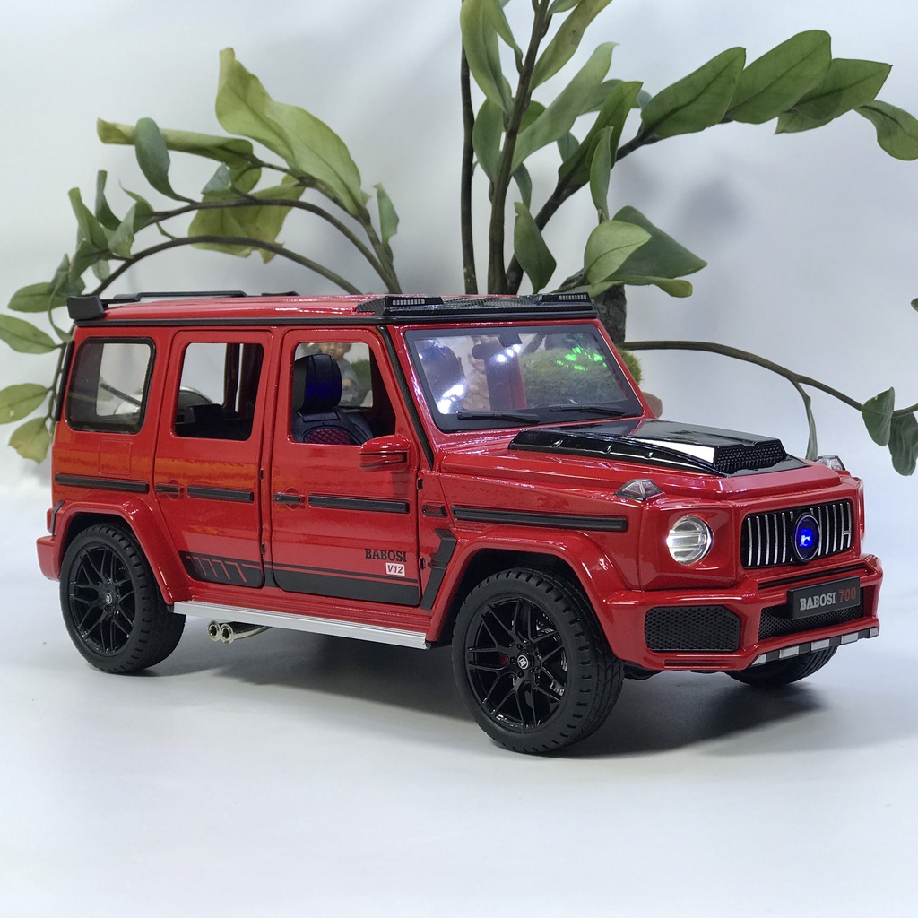Mô hình xe ô tô Mercedes G700 Brabus tỷ lệ 1:18