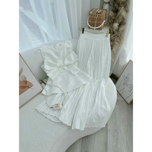 SET ÁO PELUM TRẮNG ĐÍNH NƠ BẢN TO + QUẦN SUÔNG DẬP LY 🎀