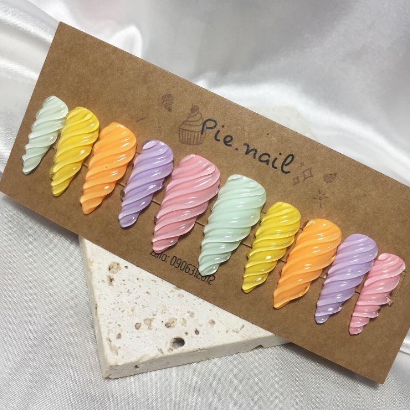 Nailbox thiết kế. Màu pastel, gel nổi xoắn ốc