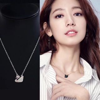 Vòng cổ mặt thiên nga màu bạc đính đá nhân tạo