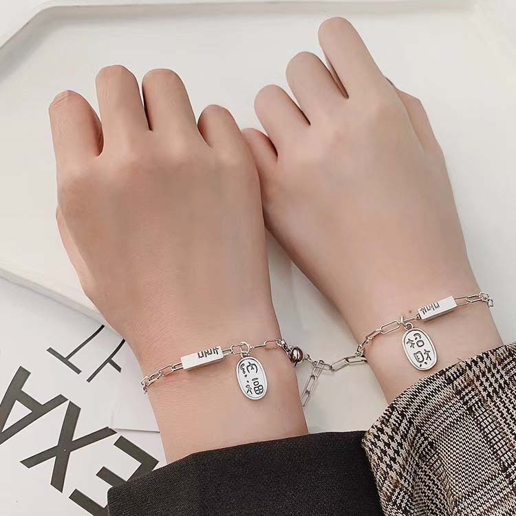 Một Cặp Vòng Tay May Mắn Từ Tính Đơn Giản Thời Trang Cho Cặp Đôi