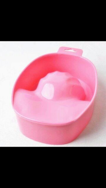 Bát ngâm móng tay