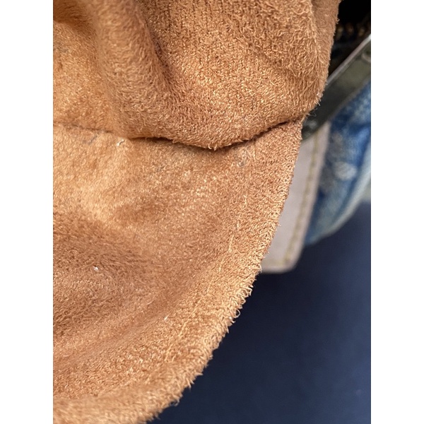 Túi chuẩn si. Túi qua sử dụng. Khách vui lòng xem hình nếu muốn biết thêm thông tin sản phẩm mời khách vô chat . Thanks.