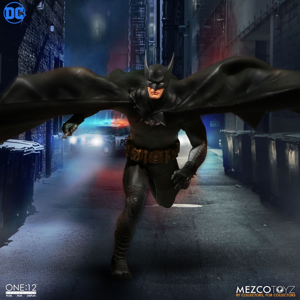 Order báo giá] Mô hình chính hãng Mezco: Batman Ascending Knight | Shopee  Việt Nam