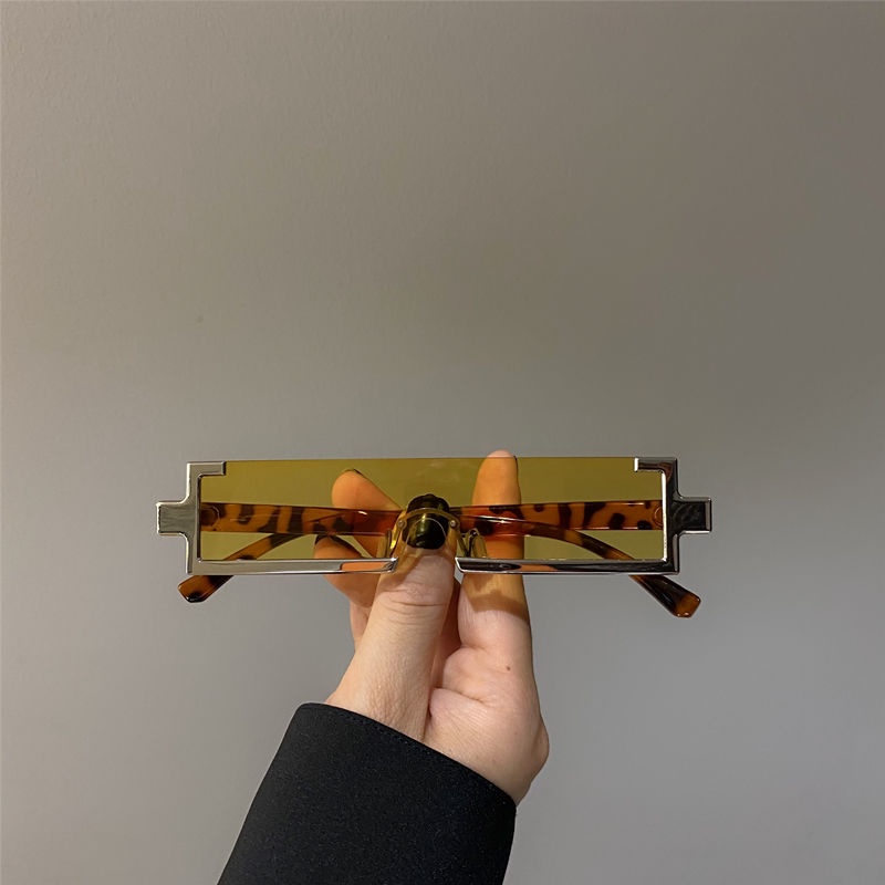 Kính Mát Hình Chữ Nhật Một Mảnh Gọng Kim Loại Nhỏ Phong Cách Công Nghệ Mới Cho Nam