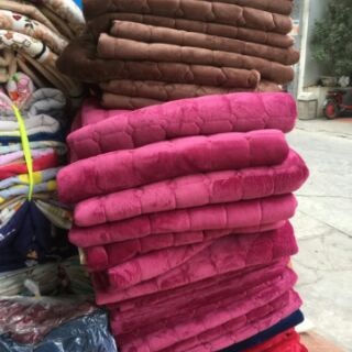 Thảm trải giường nhung trơn