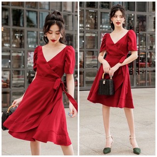 Đầm đỏ cổ V tùng bèo thắt eo