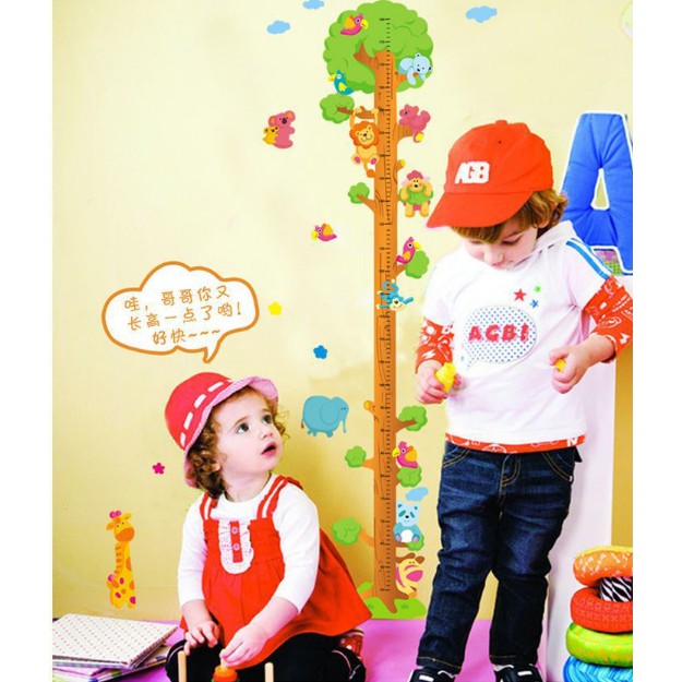 Decal trang trí - thước đo các bạn thú ở trên cây vàng cho bé