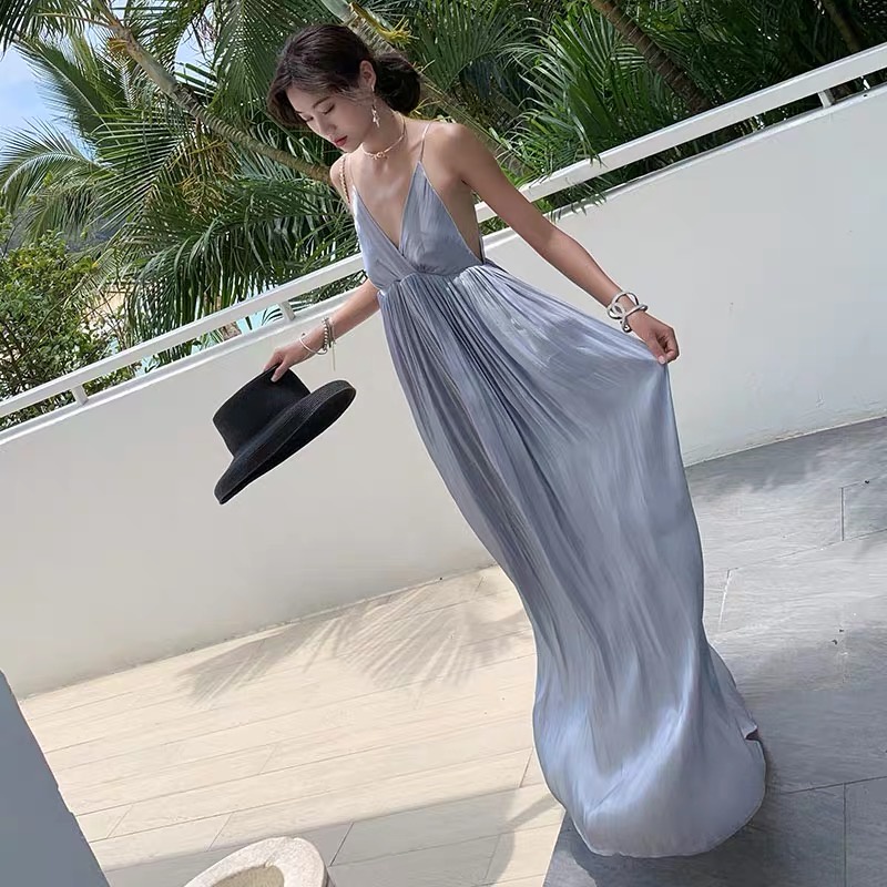 Đầm maxi đi biển váy xoè dập ly cổ V 2 dây hở lưng xanh lam thanh lịch