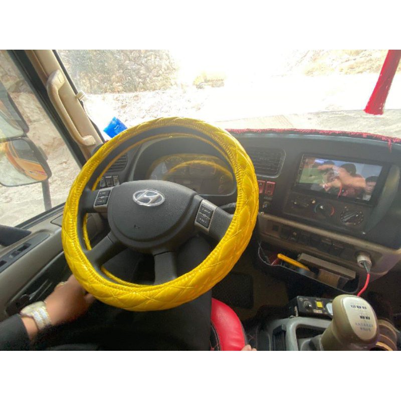 Bọc vô lăng thái lan chuẩn 100%. có hàng từ du lịch đến xe đầu kéo. nói không với hàng nhái. hàng giả