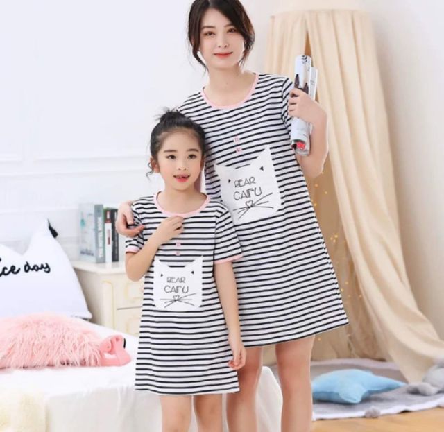 Set váy mẹ con quá đẹp và rẻ 
Chỉ #235_ngàn_được_cho_cả_mẹ_và con 
rất nhiều mẫu xinh max đến 62kg nên các mum cứ ok nhé