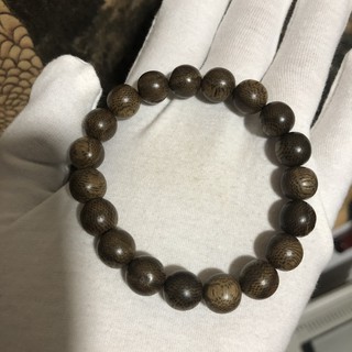 Vòng trầm hương 16 hạt 8mm đeo tay